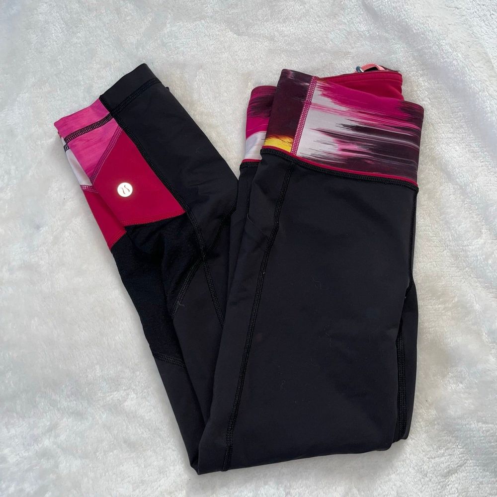 Lululemon high rise cropped pink and black legging